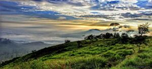 Destinasi Wisata Gunung Artapela Bandung